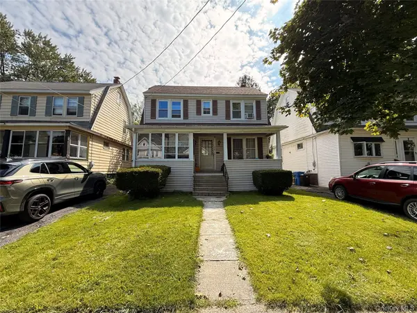 30 Bogart Ter, Colonie, NY 12202