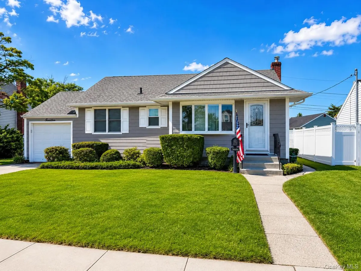 7 Crown Street, Hicksville, NY 11801 - #1