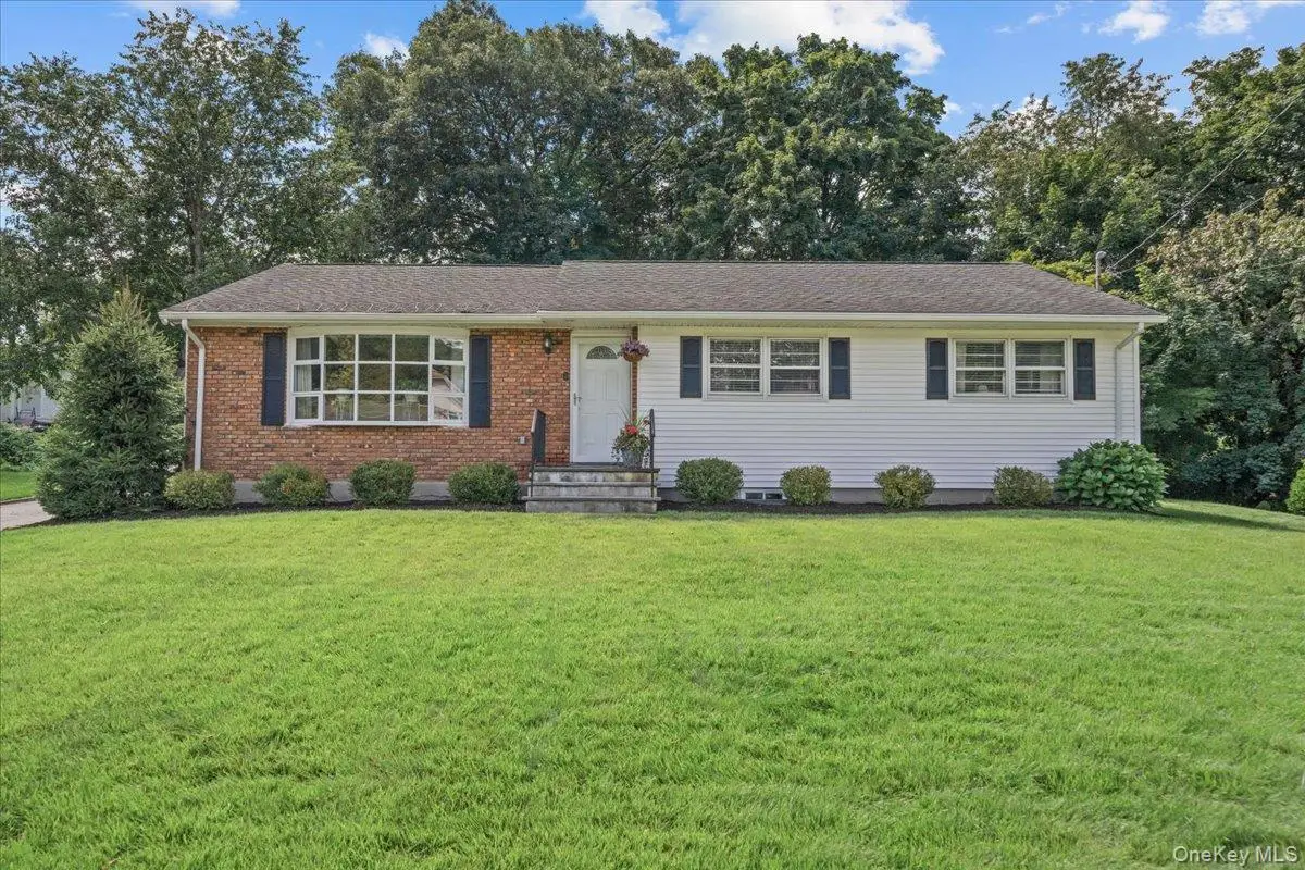 15 Robinson Avenue, Bedford Hills, NY 10507 - #1