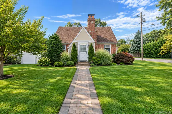 49 Seafield Lane, Bay Shore, NY 11706