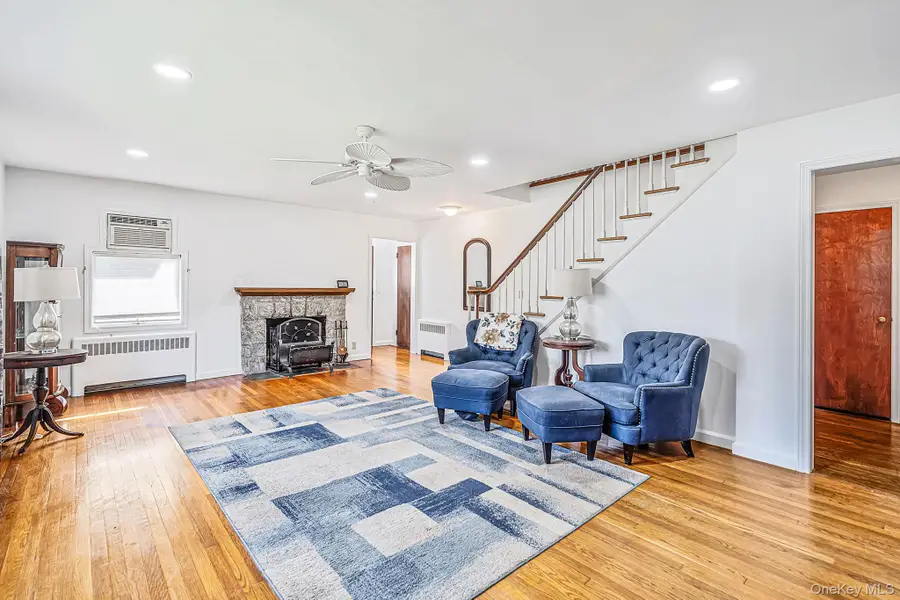 49 Seafield Lane, Bay Shore, NY 11706 - #3