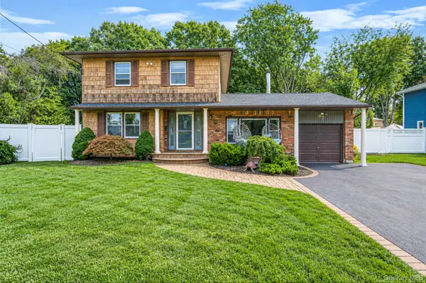 87 Wexford Drive, Oakdale, NY 11769