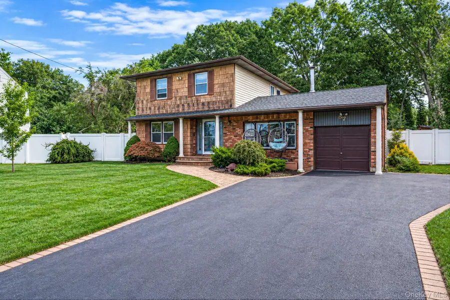 87 Wexford Drive, Oakdale, NY 11769 - #2