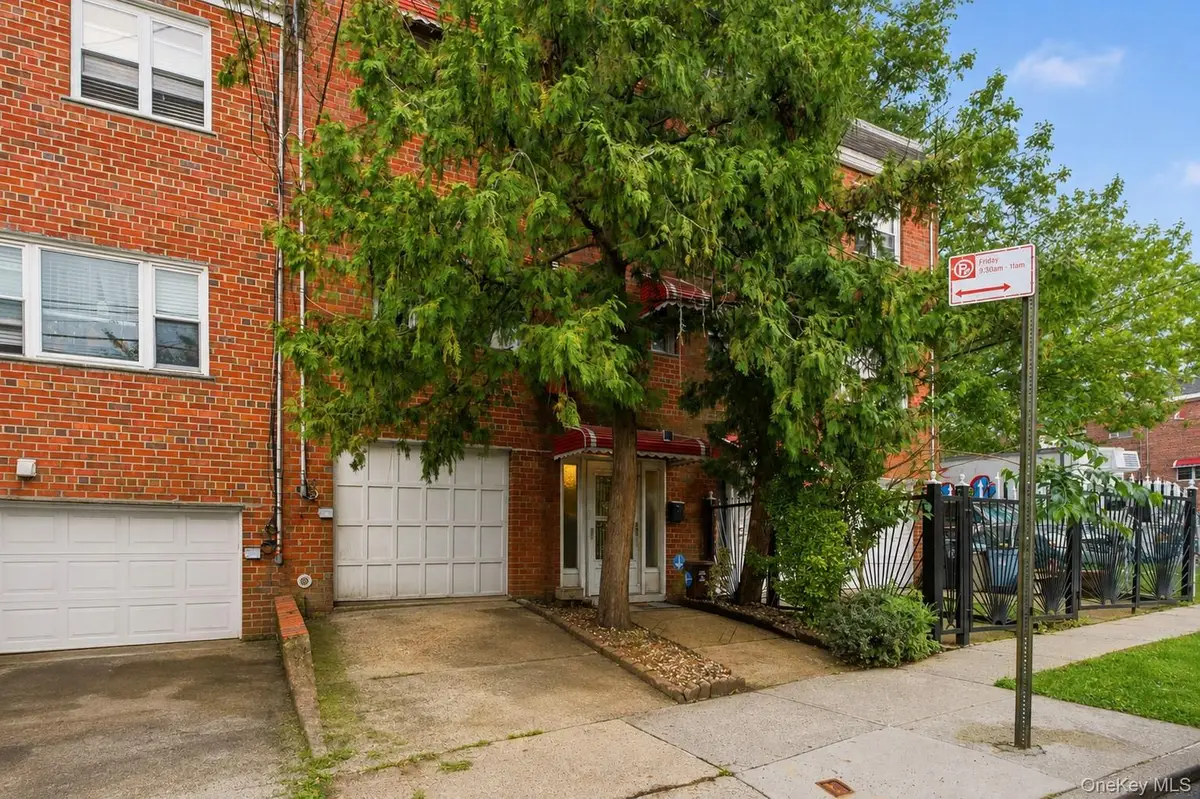 902 E 232nd Street, Bronx, NY 10466 - #1