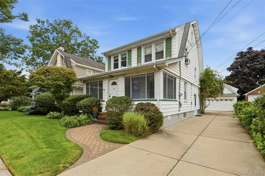 185 Crocus Avenue, Floral Park, NY 11001 - #2