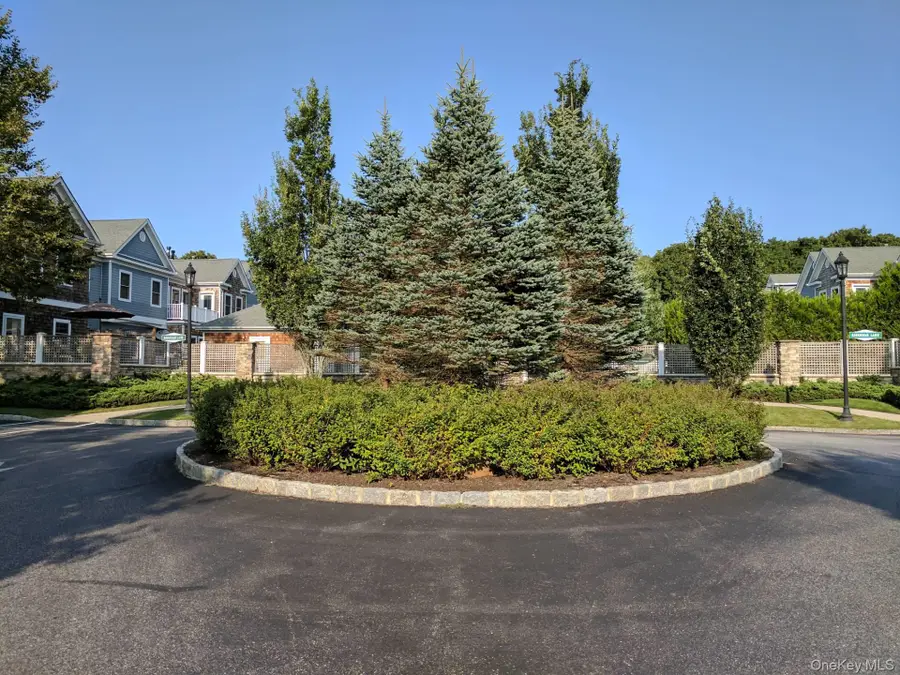 28 Andrew Court, Southampton, NY 11968 - #2