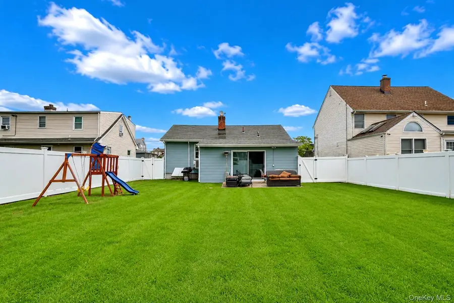 292 Roosevelt Avenue, Freeport, NY 11520 - #2