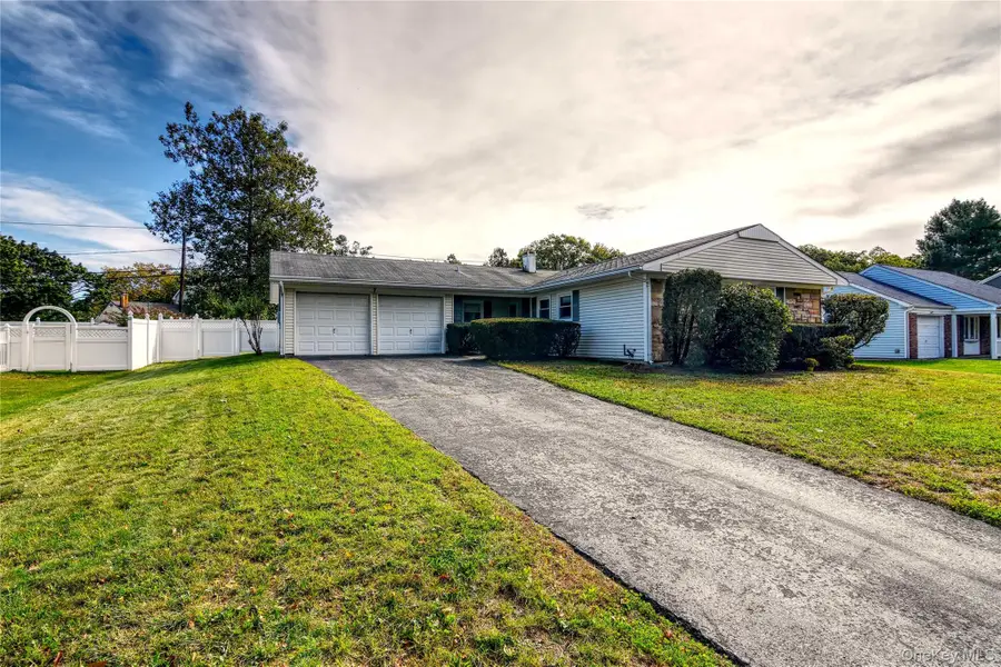 7 Tinder Lane, Lake Grove, NY 11755 - #2