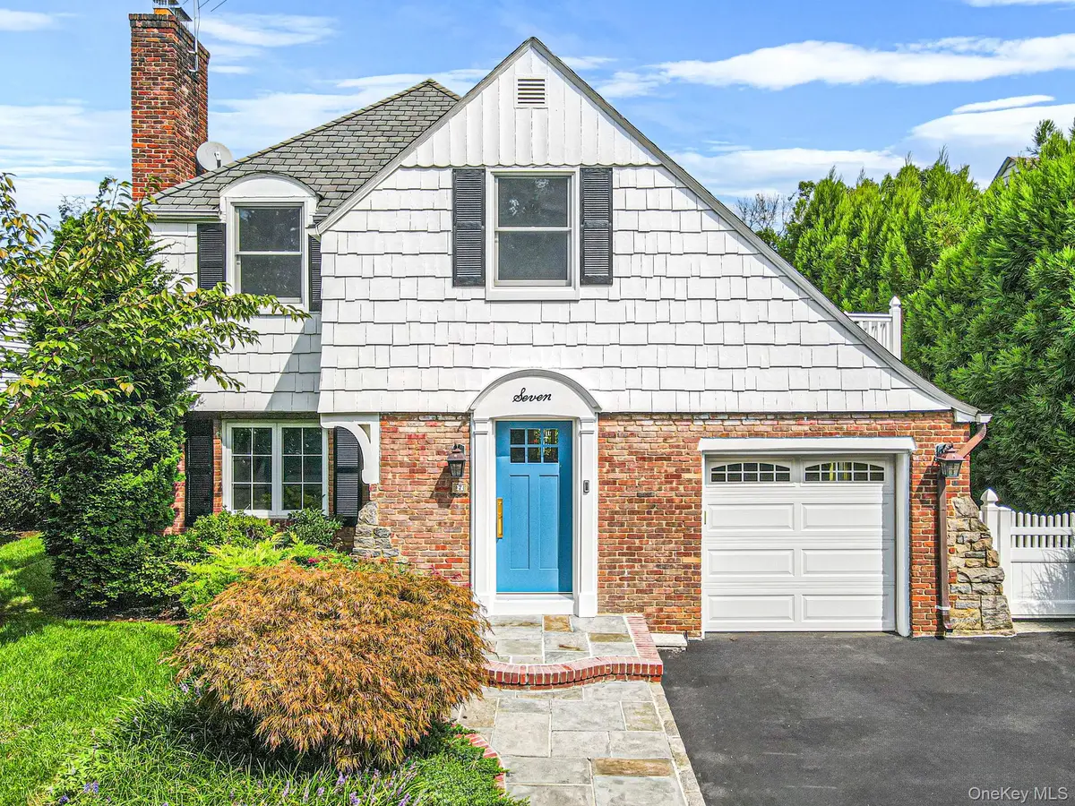 7 Highmeadow Road, Manhasset, NY 11030 - #1