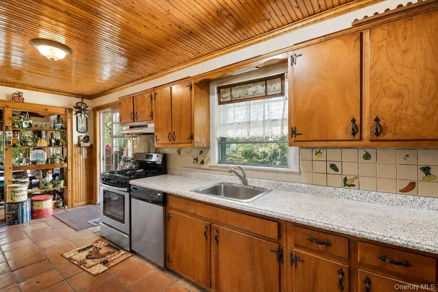 13 Booker Lane, Westhampton, NY 11977 - #2