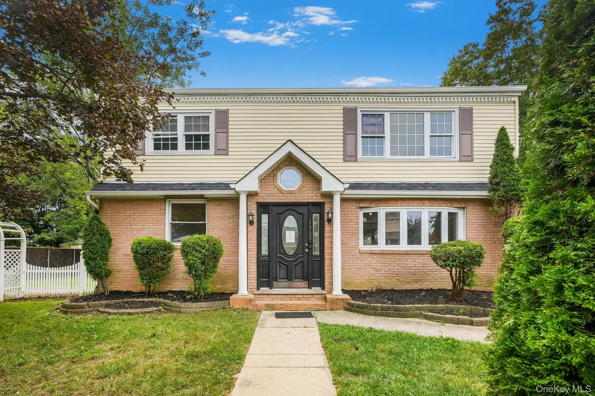 1565 10th Street, West Babylon, NY 11704 - #1
