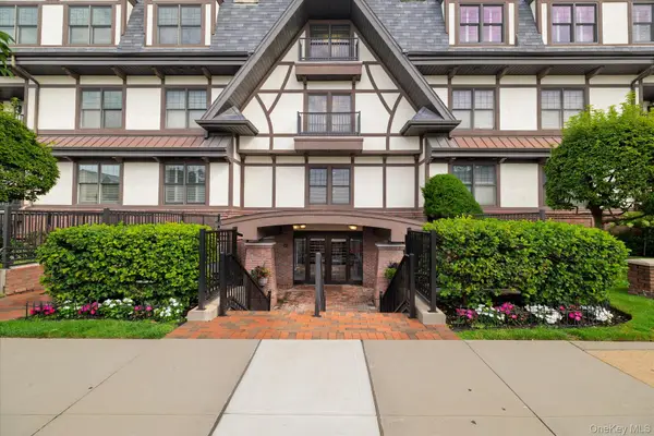 77 Maple Avenue #100, Rockville Centre, NY 11570