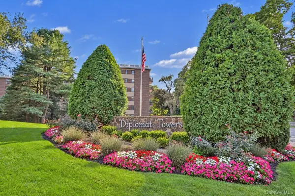 100 Diplomat Drive #6C, Mount Kisco, NY 10549