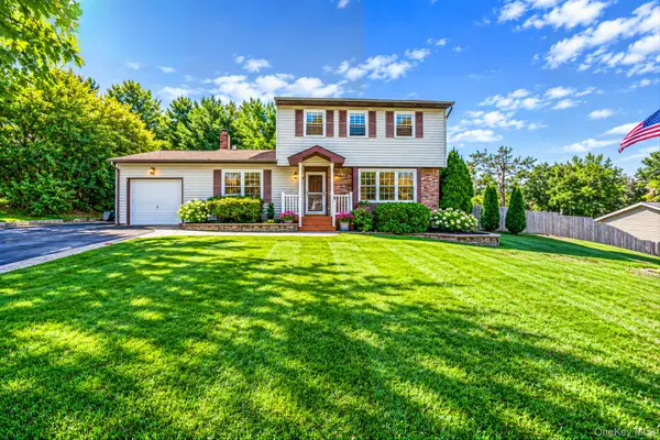 4 Rolling Hills Drive, Ridge, NY 11961