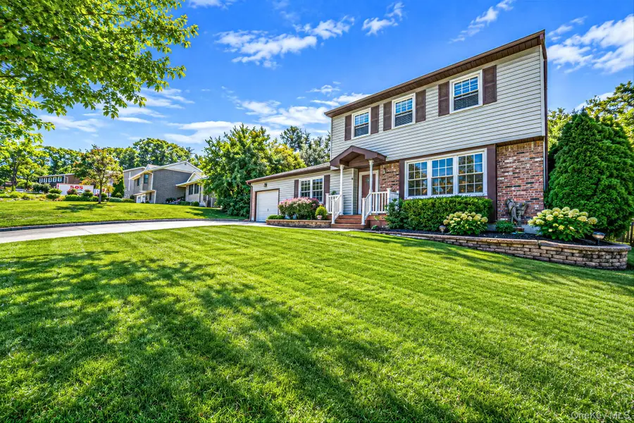 4 Rolling Hills Drive, Ridge, NY 11961 - #3