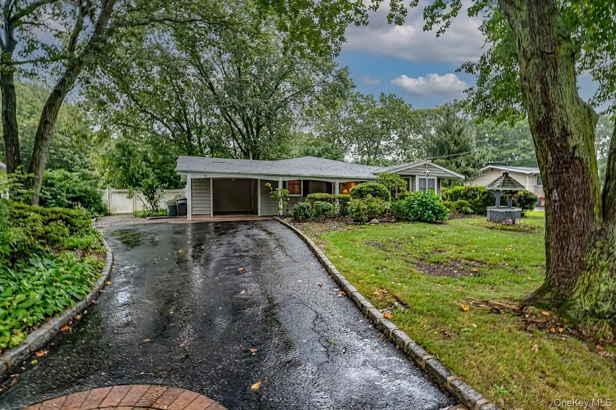 15 Longhorn Lane, East Setauket, NY 11733 - #1