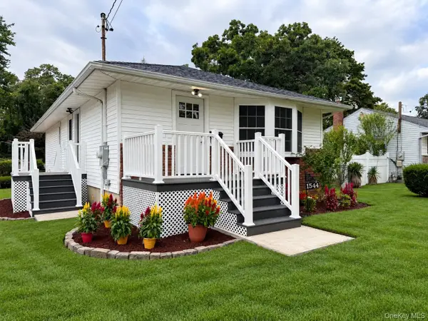 1544 N Thompson Drive, Bay Shore, NY 11706