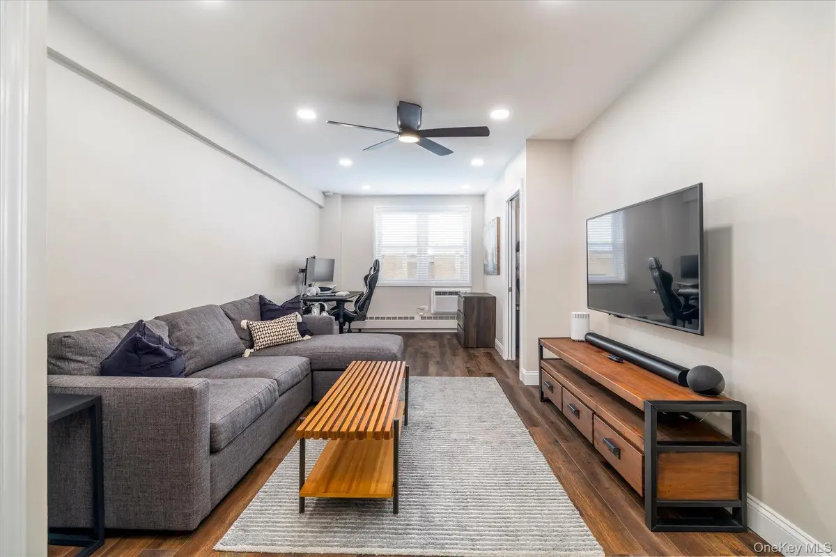 370 W Broadway #3M, Long Beach, NY 11561 - #1