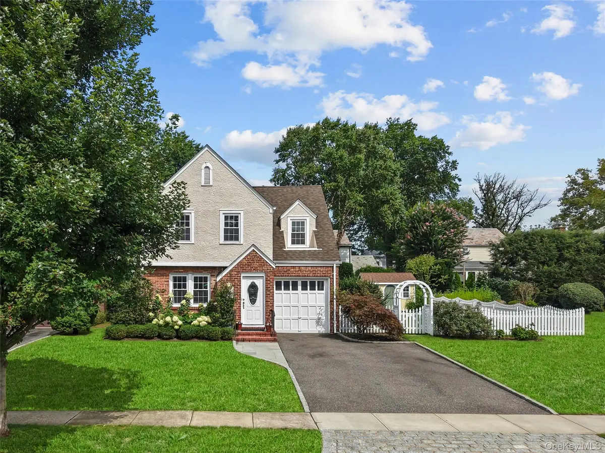 33 Ogden Avenue, East Williston, NY 11596 - #1