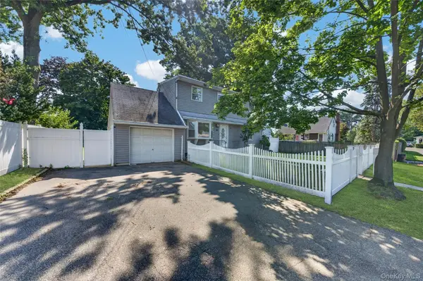 10 Field Place, Huntington Station, NY 11746