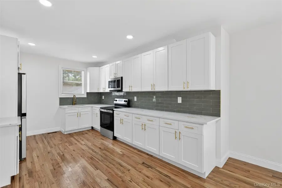 15 Grand Place, Huntington Station, NY 11746 - #3