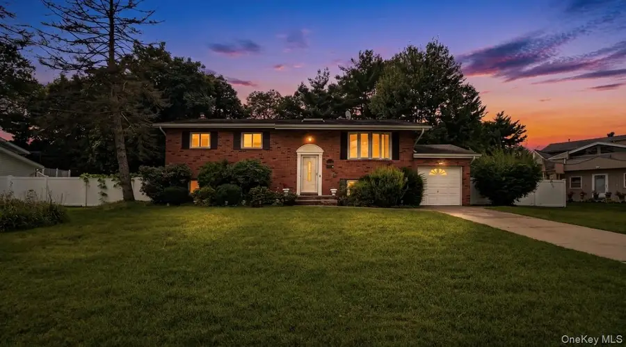 12 Bennington Place, Wheatley Heights, NY 11798 - #3