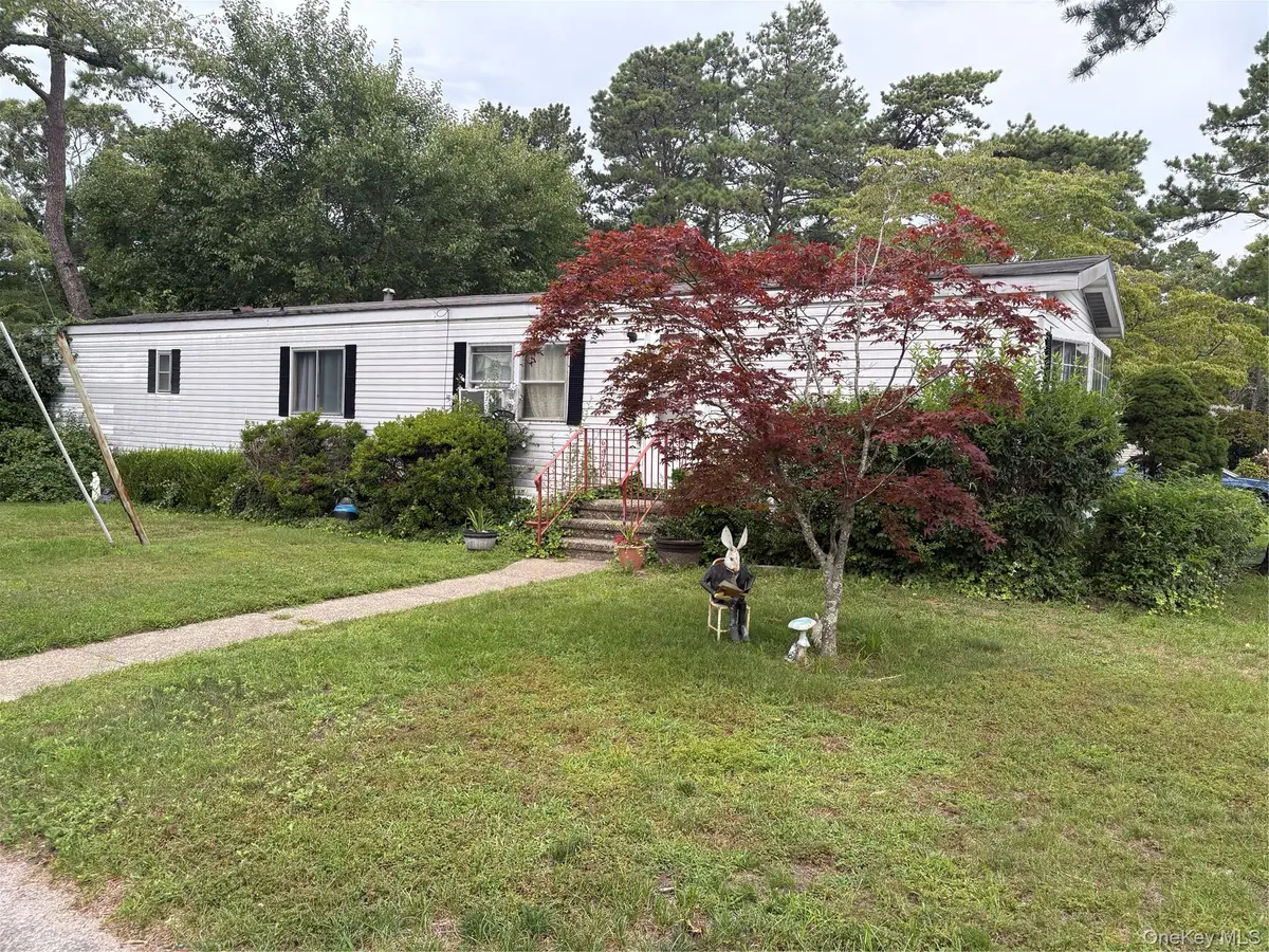 525/P4 Riverleigh, Riverhead, NY 11901 - #1
