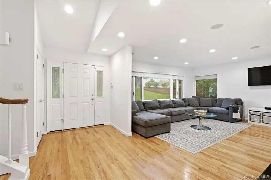29 Sycamore Drive, Roslyn, NY 11576 - #3