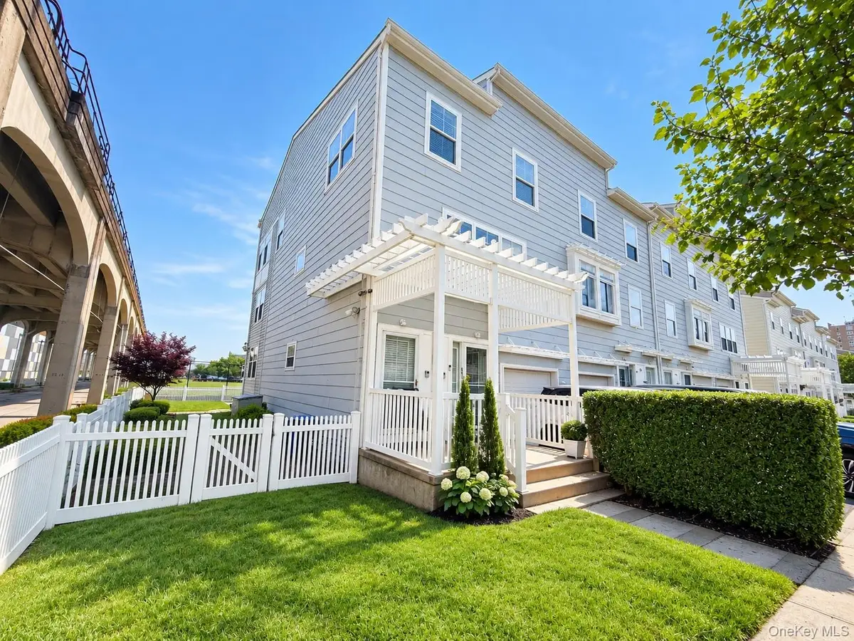 252 Beach Breeze Place, Arverne, NY 11692 - #1