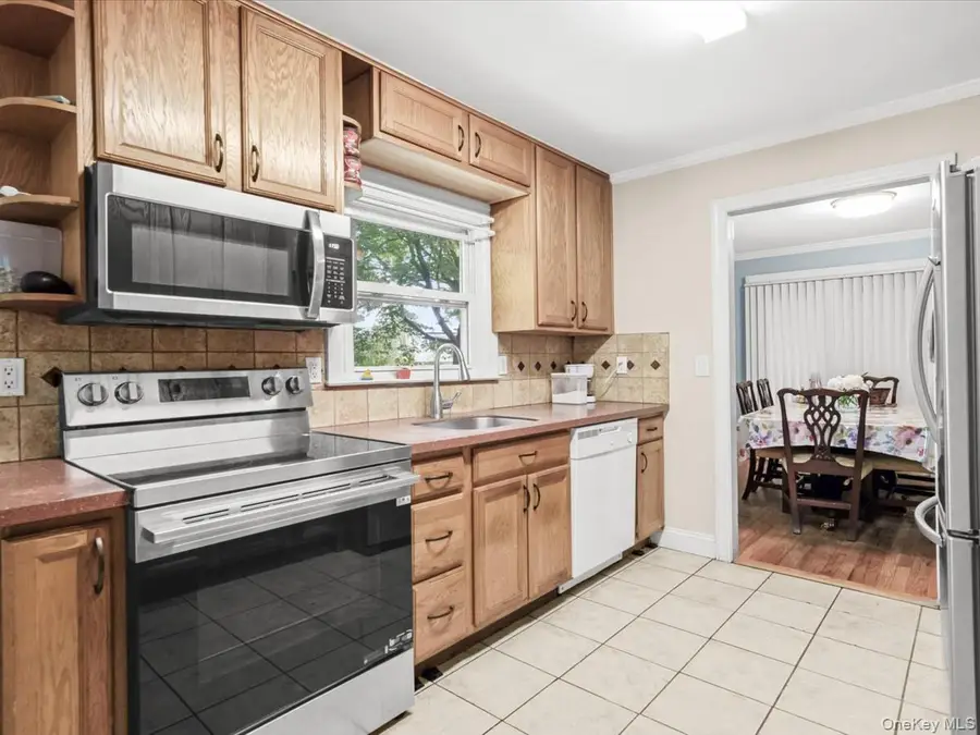 23 Hren Avenue, Huntington, NY 11743 - #3