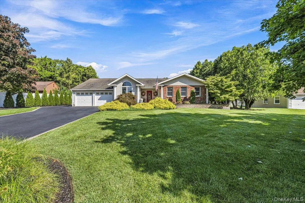31 Dehan Street, Smithtown, NY 11787 - #1