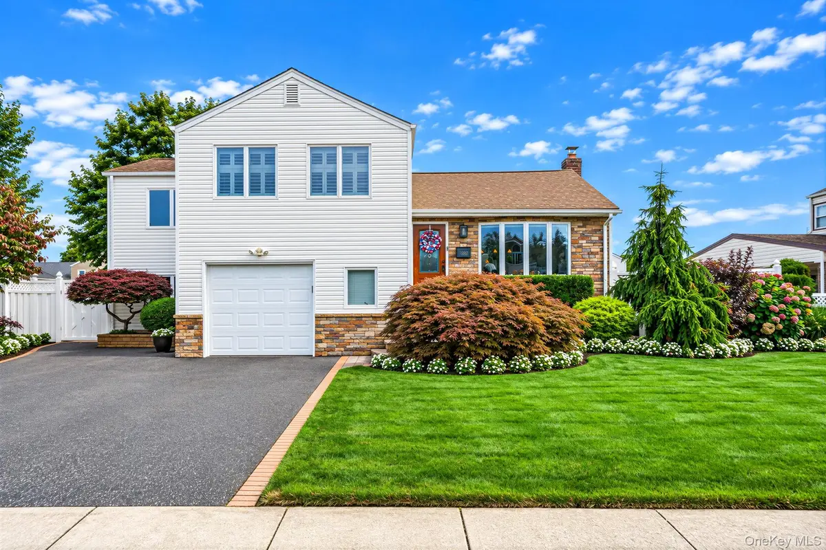 464 N Atlanta Avenue, Massapequa, NY 11758 - #1