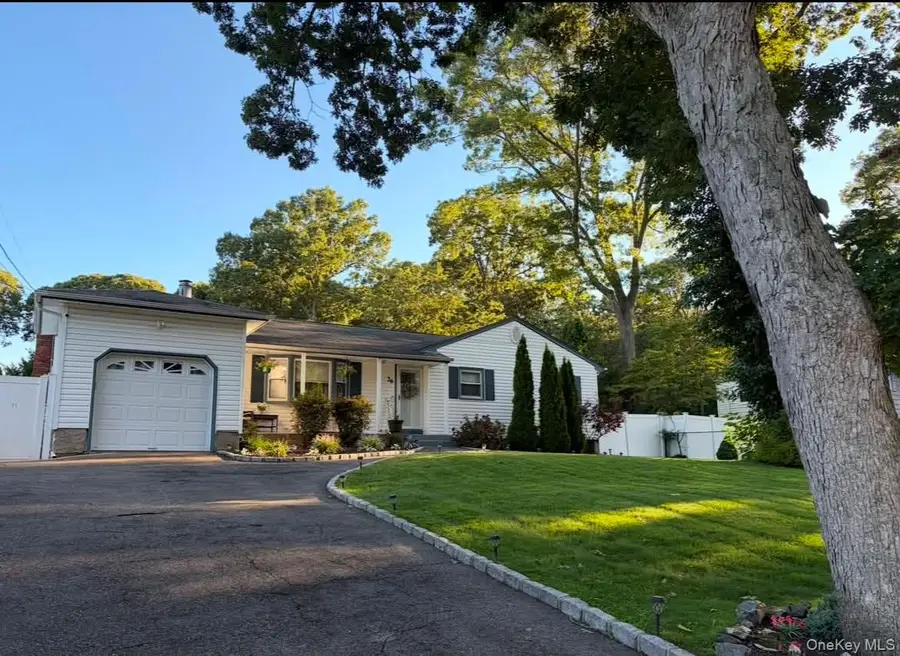 26 Nelson Road, Selden, NY 11784 - #3