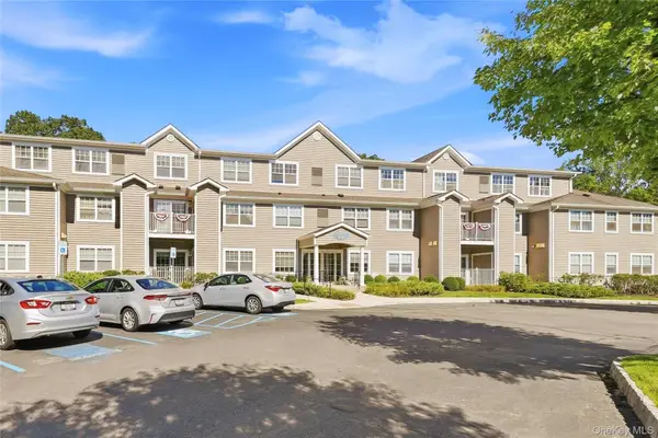 300 Woodcrest Lane #329, Mount Kisco, NY 10549