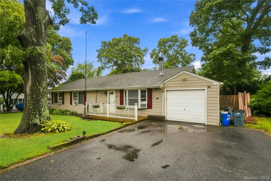 21 Lafayette Avenue, Lake Grove, NY 11755 - #2