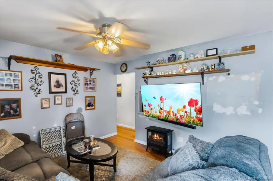 21 Lafayette Avenue, Lake Grove, NY 11755 - #3