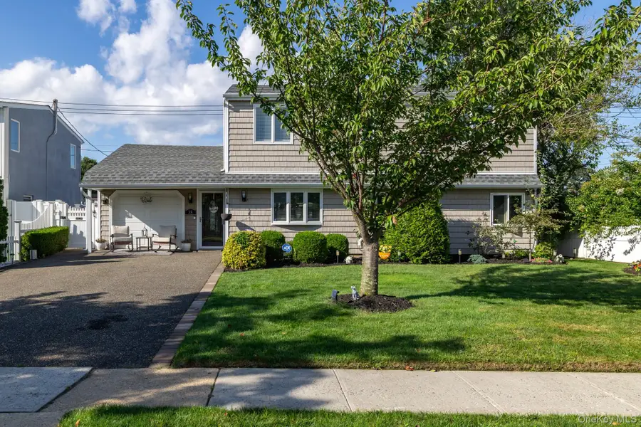 35 Magpie Lane, Levittown, NY 11756 - #2