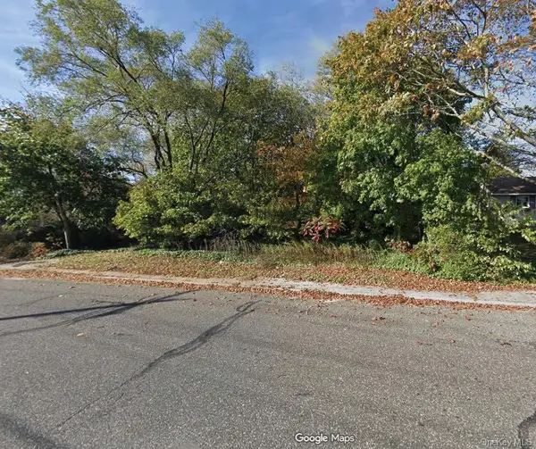 2700 Connecticut Avenue, Medford, NY 11763