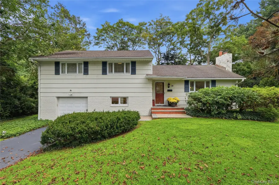 30 Oregon Drive, Huntington Station, NY 11746 - #2