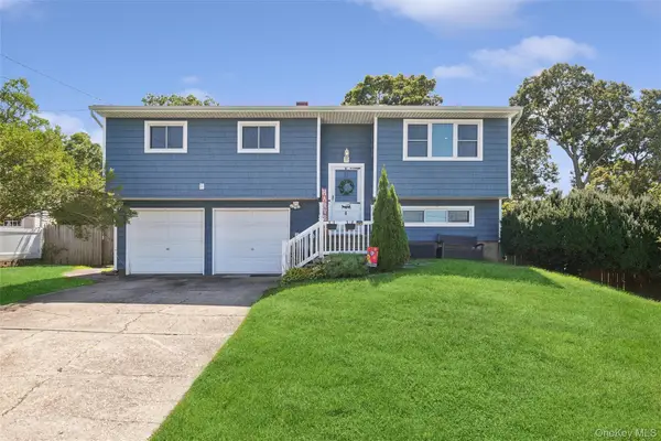 6 Rhodes Court, Selden, NY 11784
