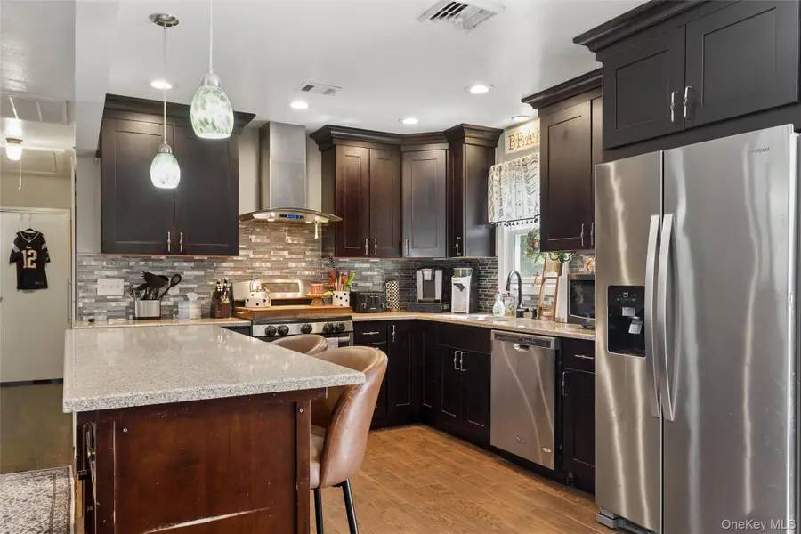 6 Rhodes Court, Selden, NY 11784 - #2