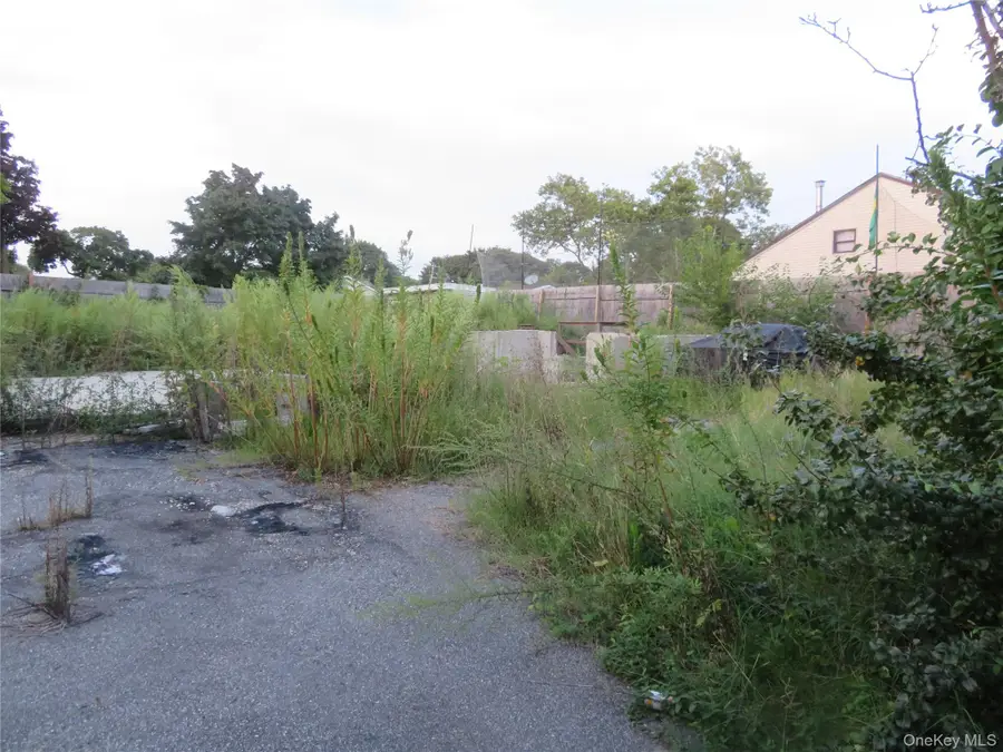 7 Palm Street, Central Islip, NY 11722 - #3