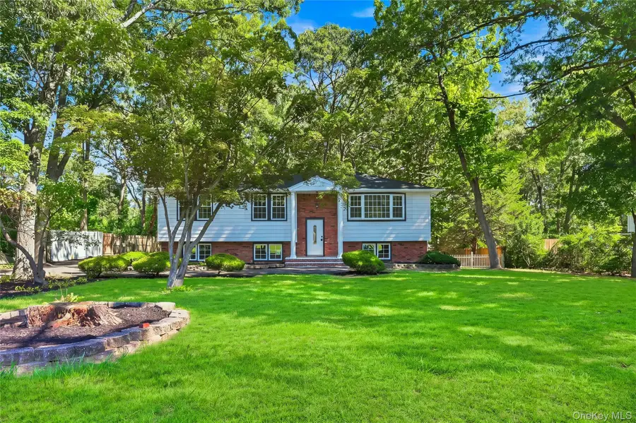 147 Pauls Path, Coram, NY 11727 - #3