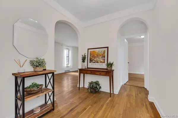 83-80 118th Street #2M, Kew Gardens, NY 11415