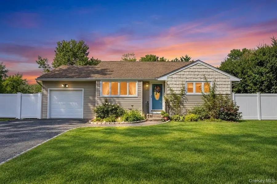 25 Marlboro Drive, Port Jefferson Station, NY 11776 - #2