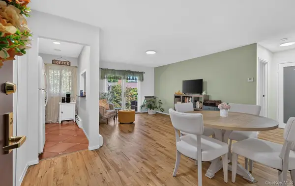 1 Toms Point Lane #17E, Port Washington, NY 11050