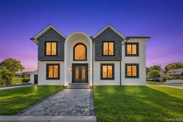 1 Straight Lane, Levittown, NY 11756