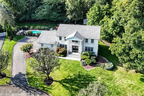 18 Gleeful Lane, Valley Cottage, NY 10989