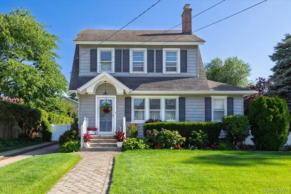 579 Dacosta Avenue, Oceanside, NY 11572