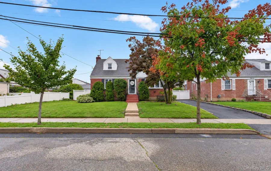 11 White Street, Valley Stream, NY 11580 - #3